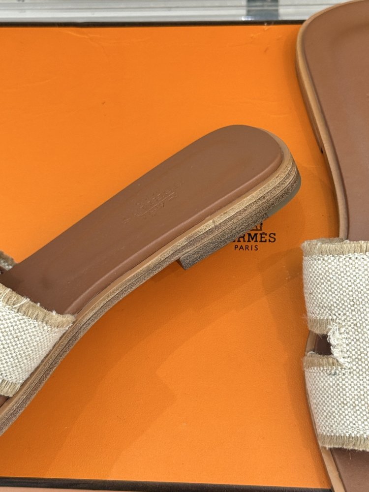 Шльопанці жіночі фото 6