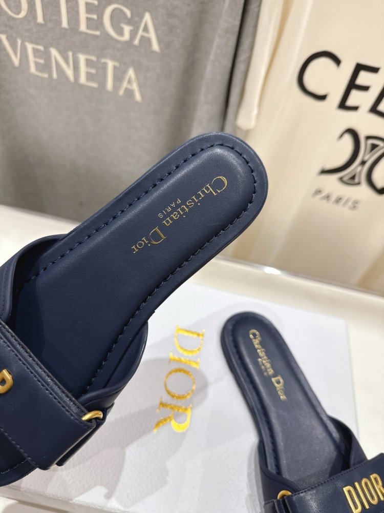 Шлепанцы женские фото 6