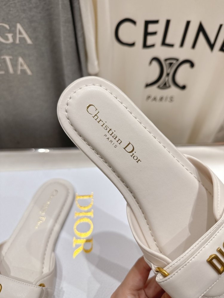 Шлепанцы женские фото 6