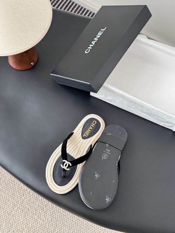 Шльопанці жіночі фото 6