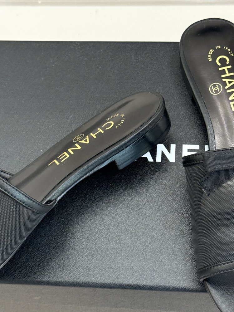 Шлепанцы женские фото 6