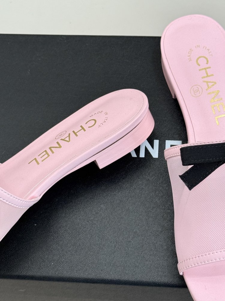 Шлепанцы женские фото 6