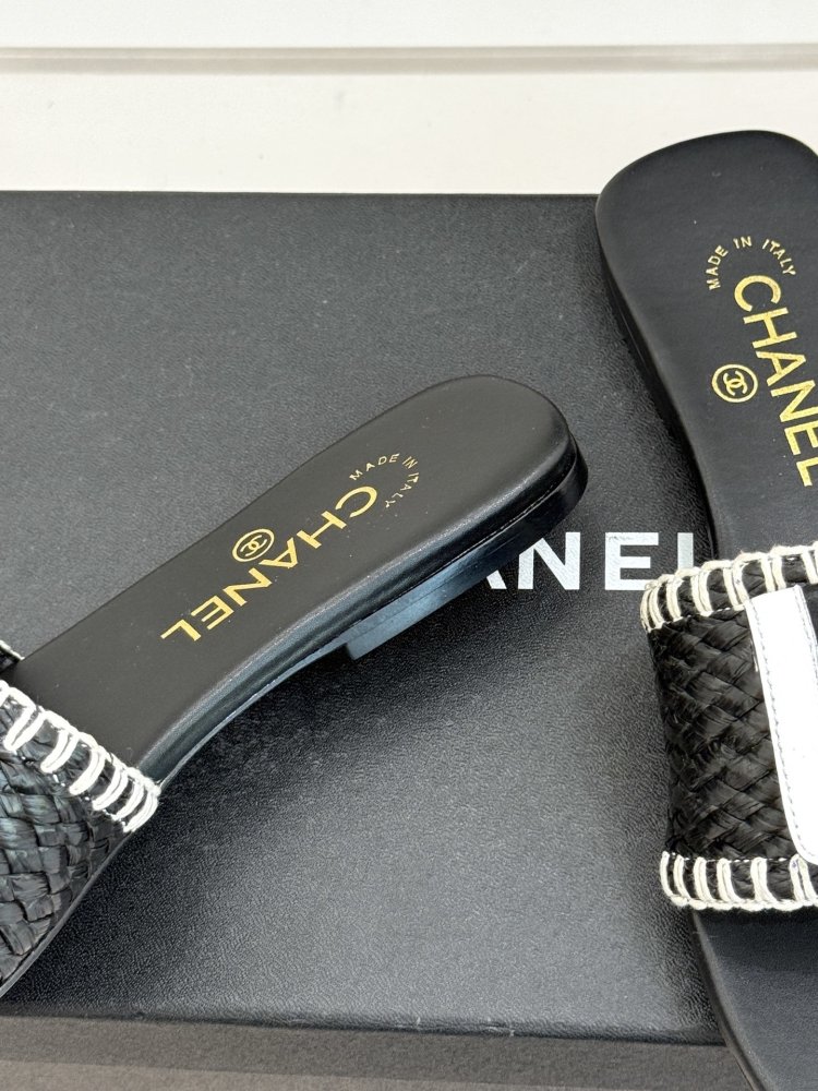 Шлепанцы женские фото 6