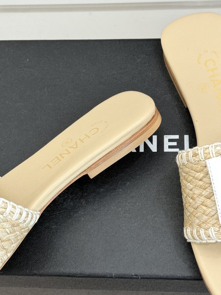 Шлепанцы женские фото 6