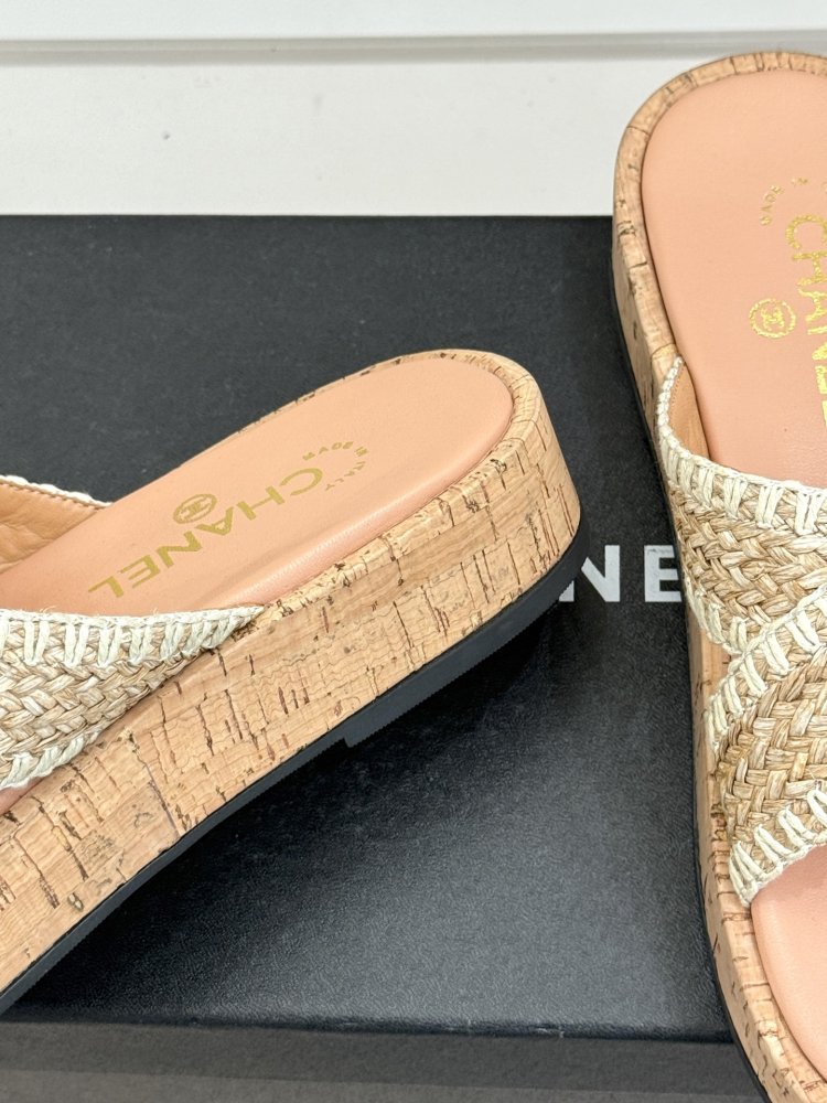 Шлепанцы женские фото 6