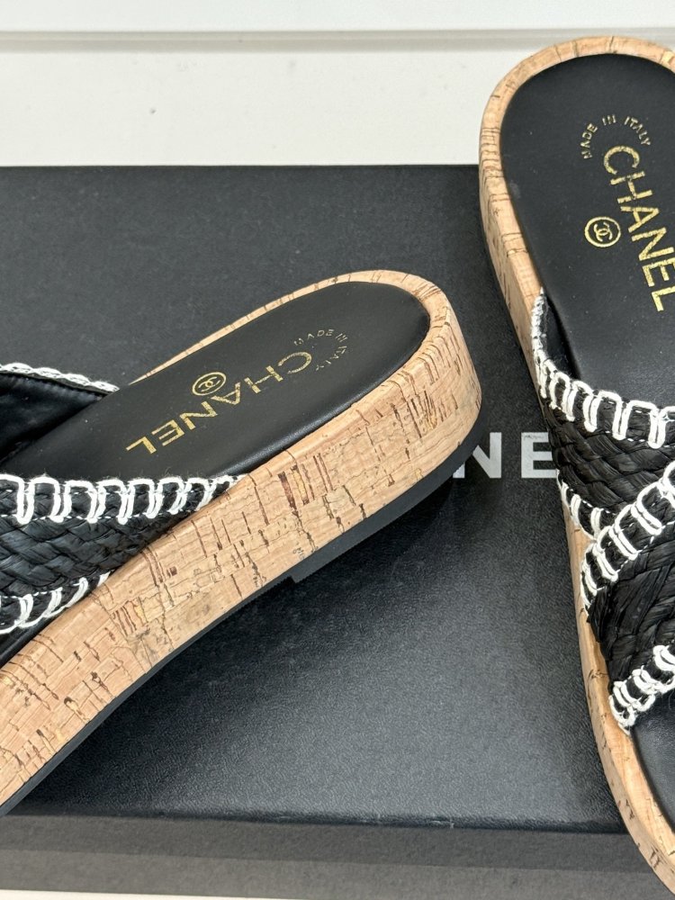 Шлепанцы женские фото 6