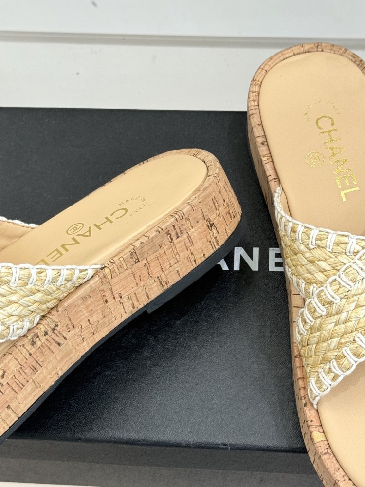 Шлепанцы женские фото 6