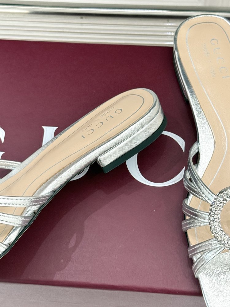 Шльопанці жіночі фото 6