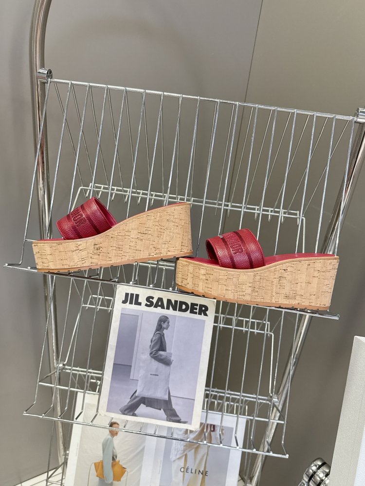 Шлепанцы женские фото 6