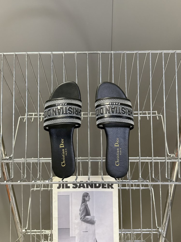 Шльопанці жіночі фото 6