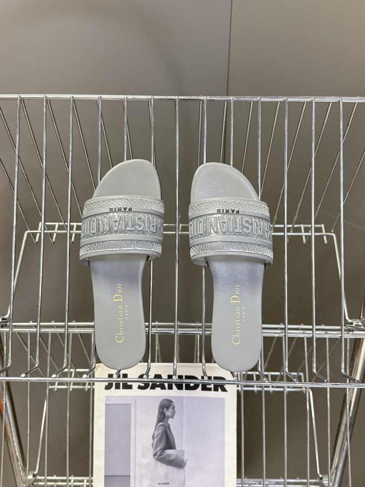 Шльопанці жіночі фото 6