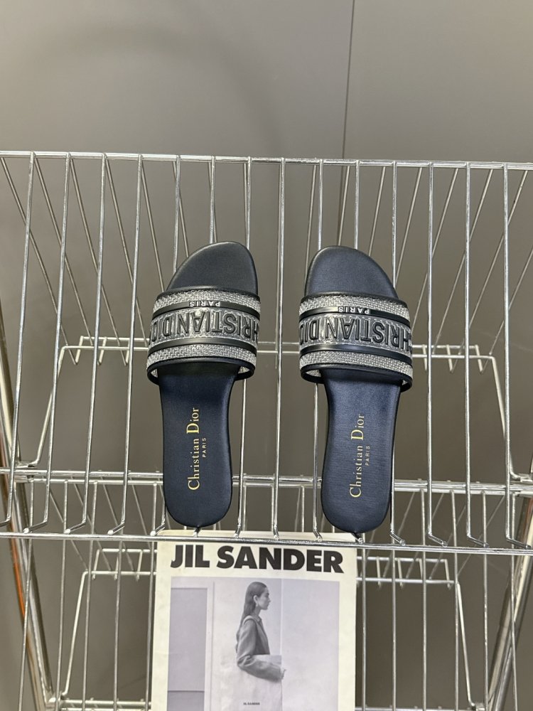 Шльопанці жіночі фото 6