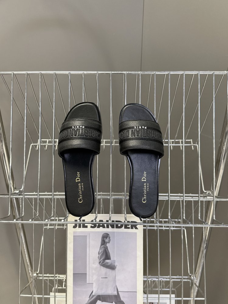 Шльопанці жіночі фото 6