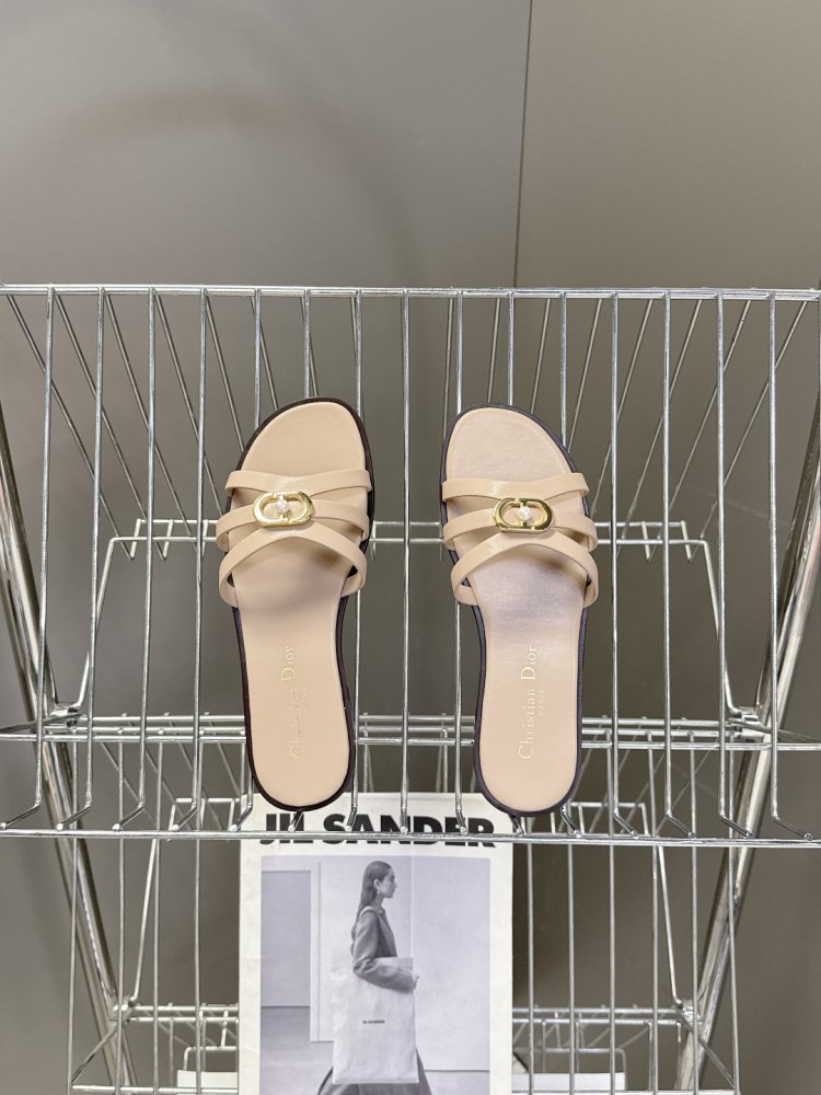 Шльопанці жіночі фото 6