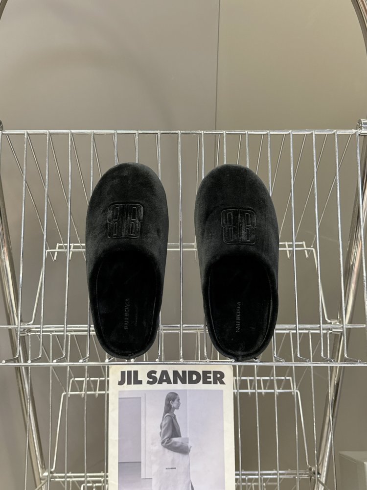 Шльопанці жіночі фото 6