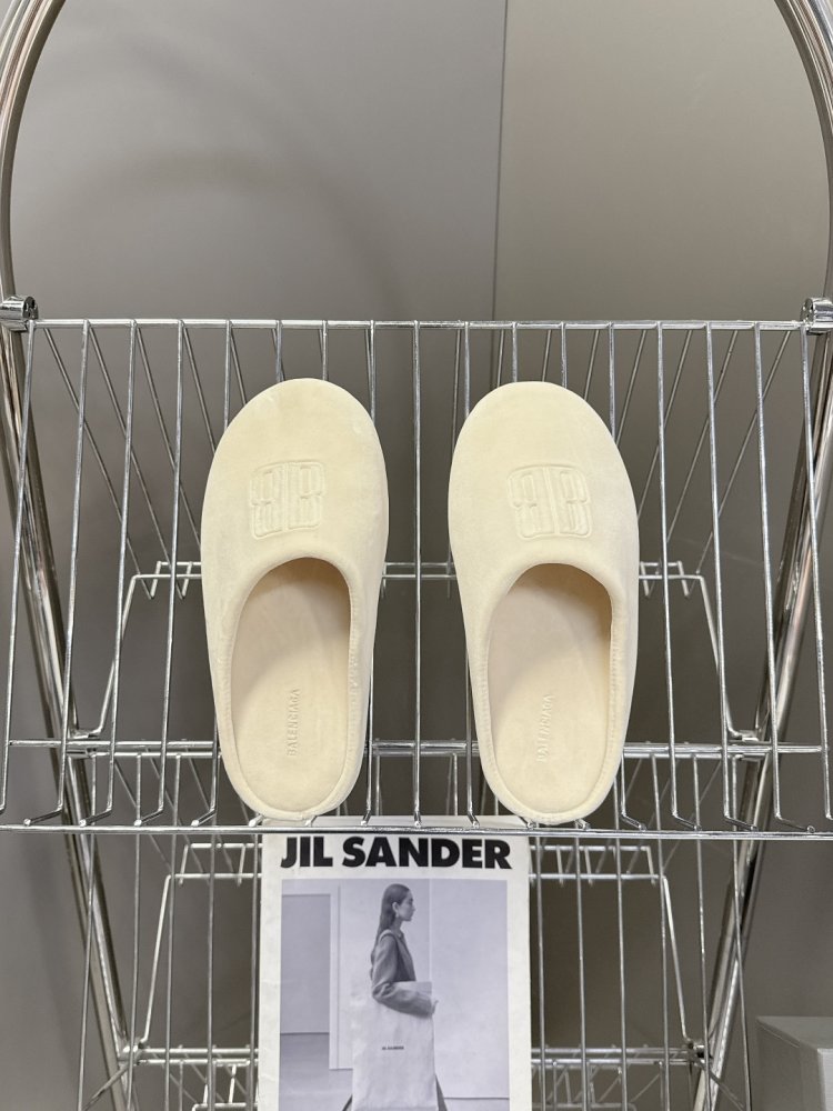 Шльопанці жіночі фото 6