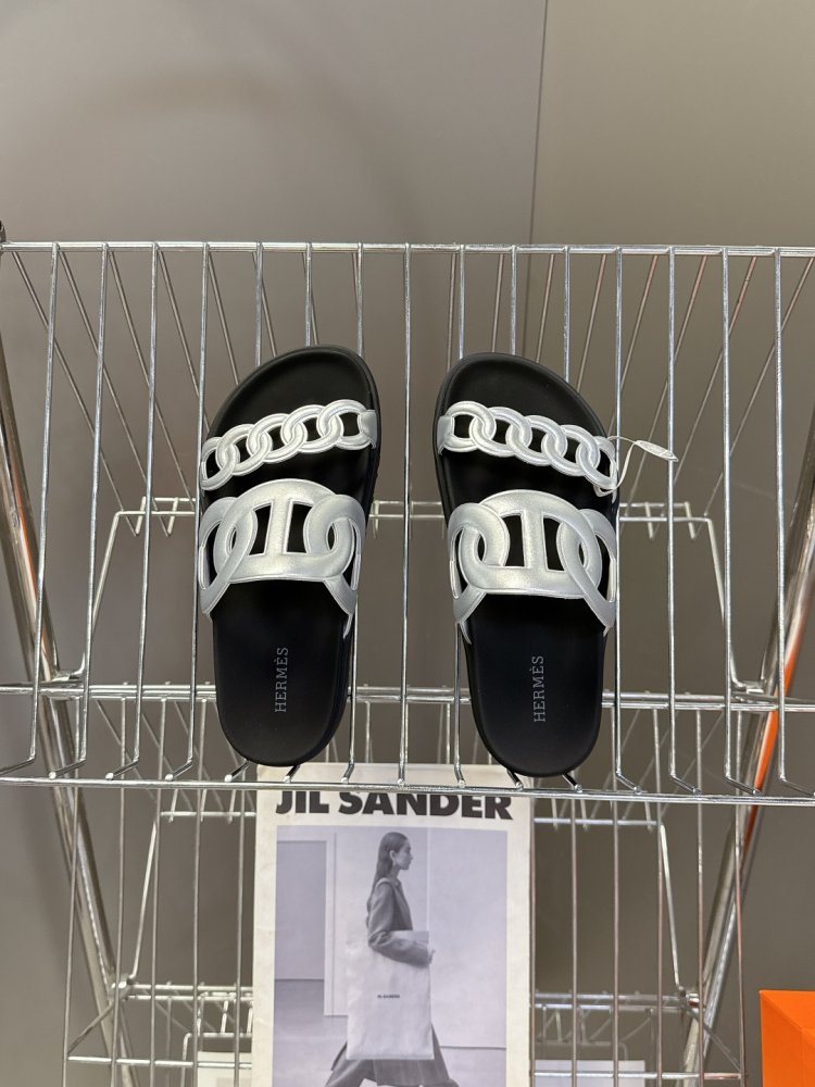 Шлепанцы женские фото 6