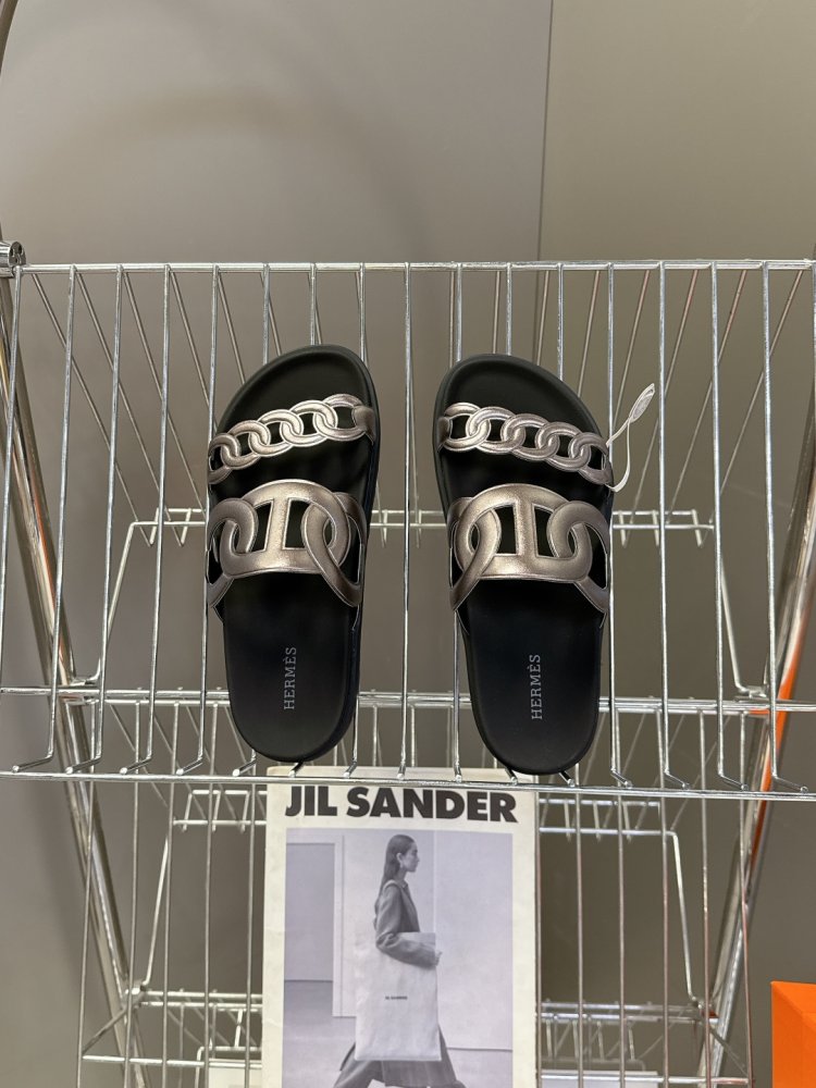 Шлепанцы женские фото 6