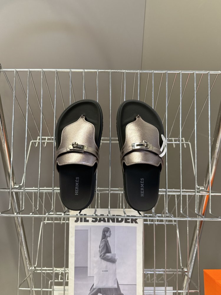 Шлепанцы женские фото 6