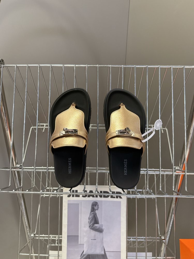 Шлепанцы женские фото 6