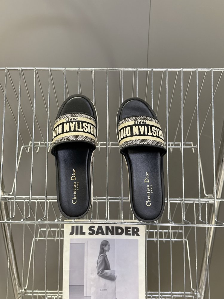 Шльопанці жіночі фото 6