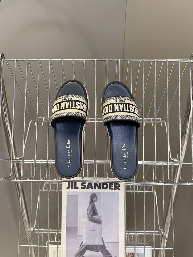 Шльопанці жіночі фото 6