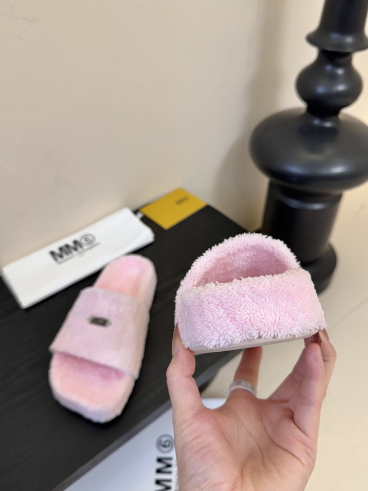 Шльопанці жіночі фото 6