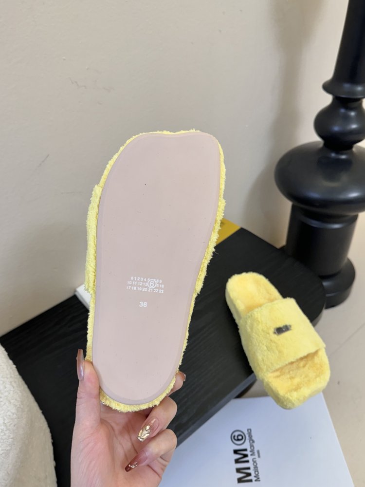 Шльопанці жіночі фото 6