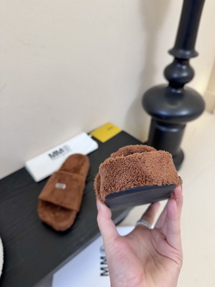 Шльопанці жіночі фото 6