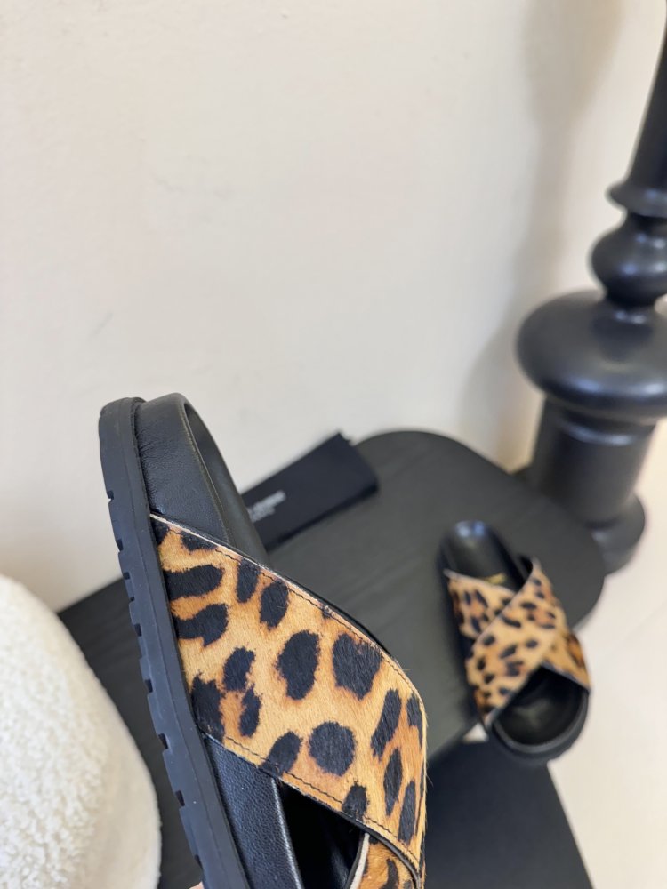 Шлепанцы женские фото 6