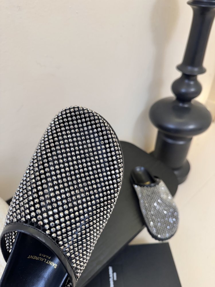 Шлепанцы женские фото 6