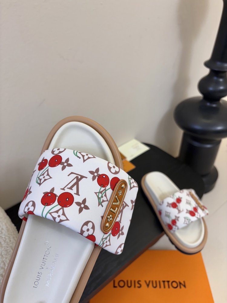 Шлепанцы женские фото 6