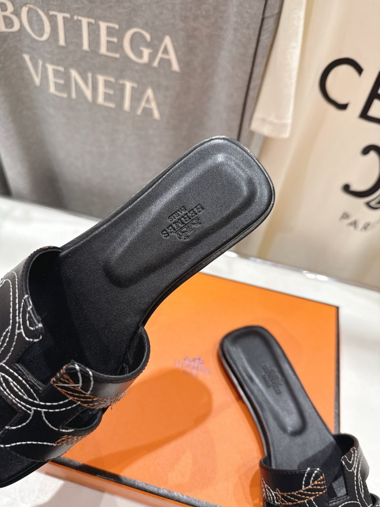 Шлепанцы женские фото 6