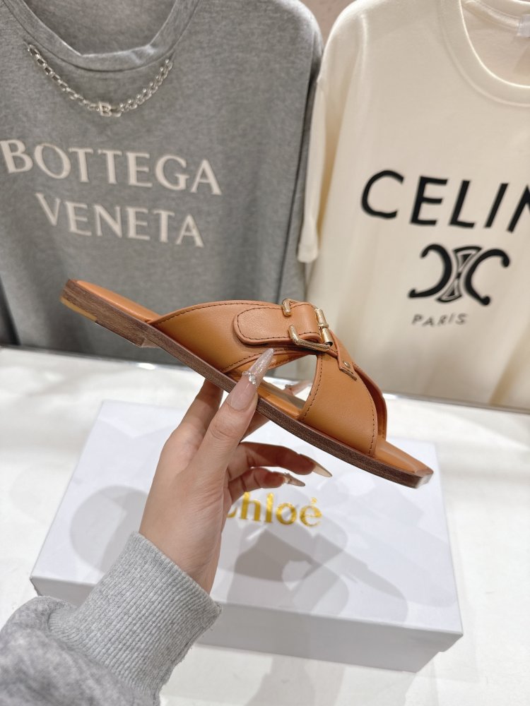 Шлепанцы женские фото 6