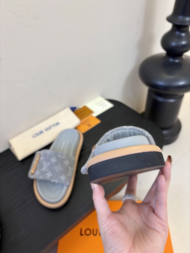 Шлепанцы женские фото 6