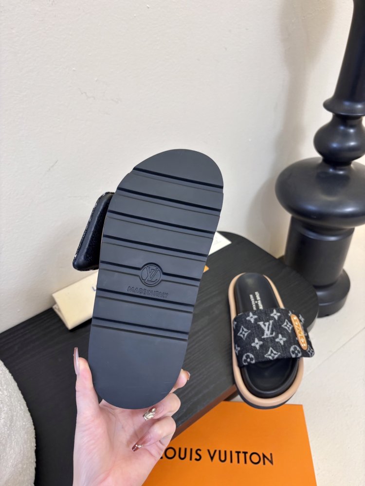 Шлепанцы женские фото 6