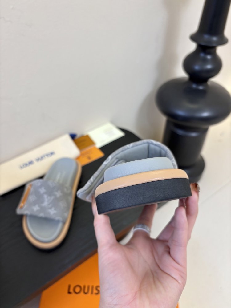 Шлепанцы женские фото 6