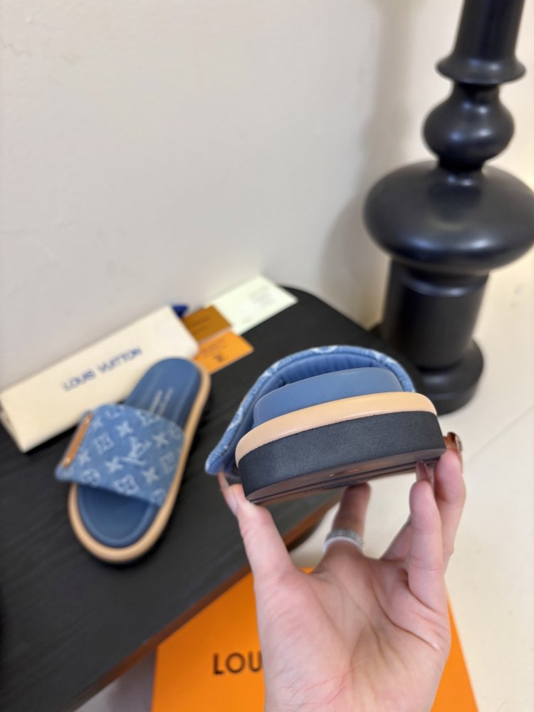 Шлепанцы женские фото 6