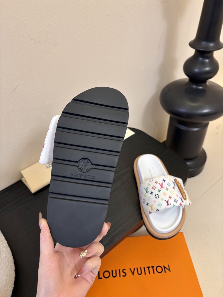 Шлепанцы женские фото 6