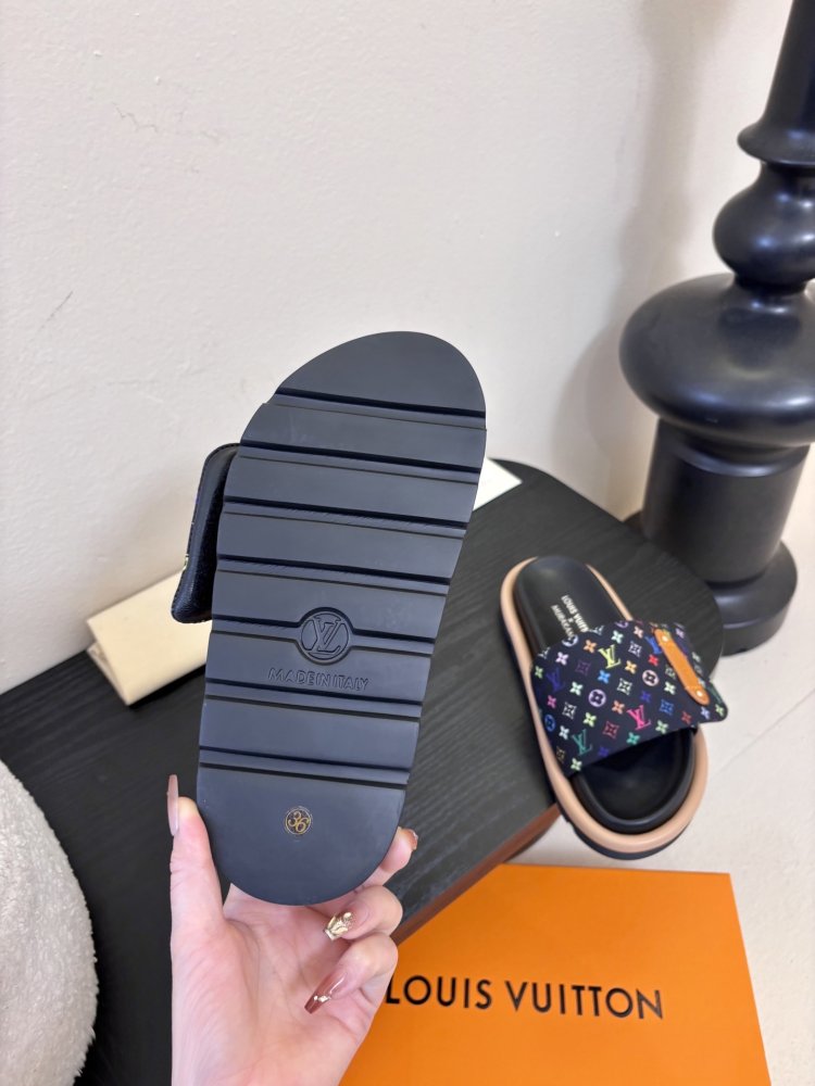 Шлепанцы женские фото 6