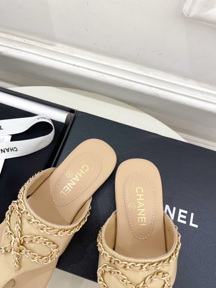 Шльопанці жіночі фото 7