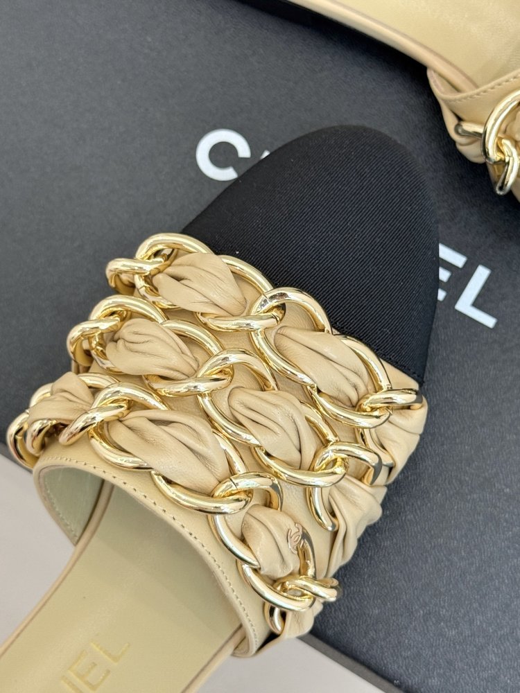 Шльопанці жіночі фото 7