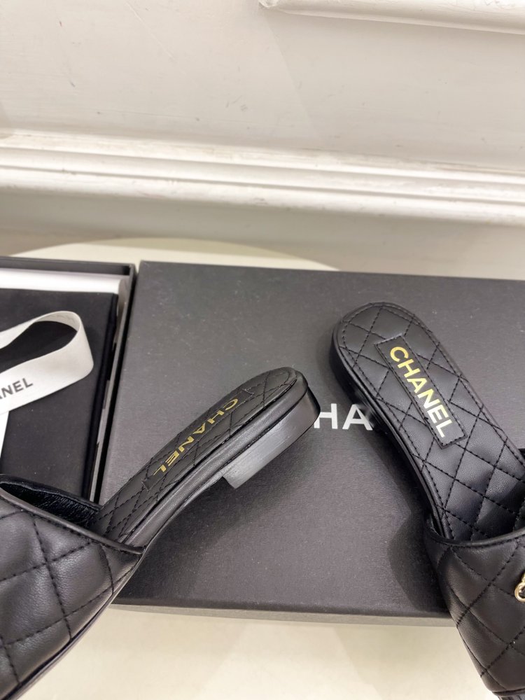 Шльопанці жіночі фото 7