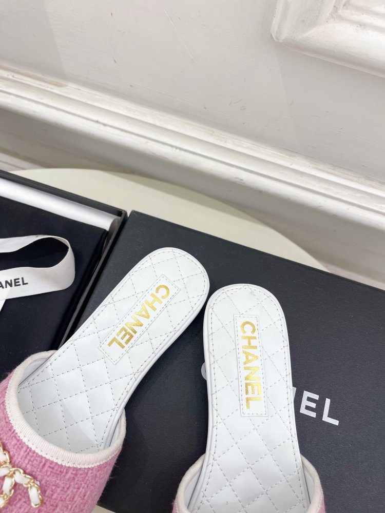 Шльопанці жіночі фото 7