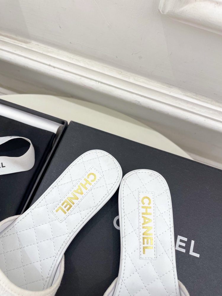 Шльопанці жіночі фото 7