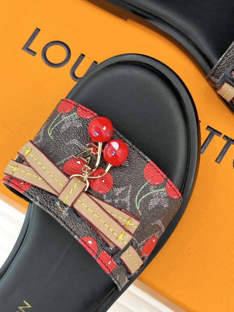 Шльопанці жіночі фото 7