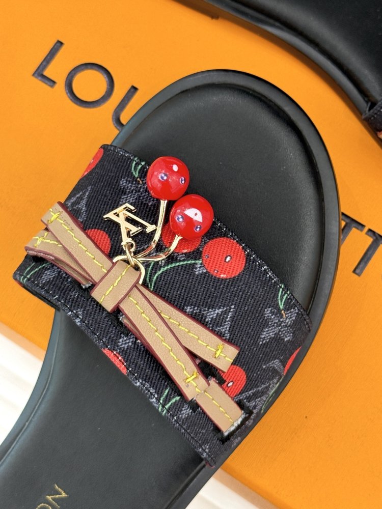 Шлепанцы женские фото 7