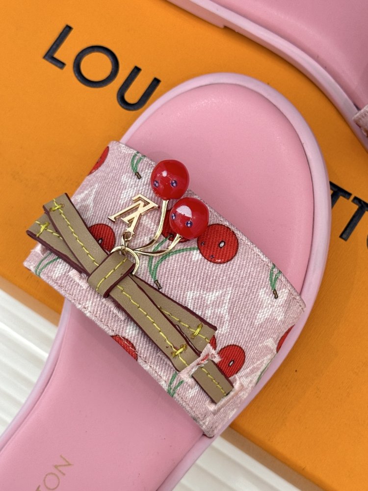 Шлепанцы женские фото 7