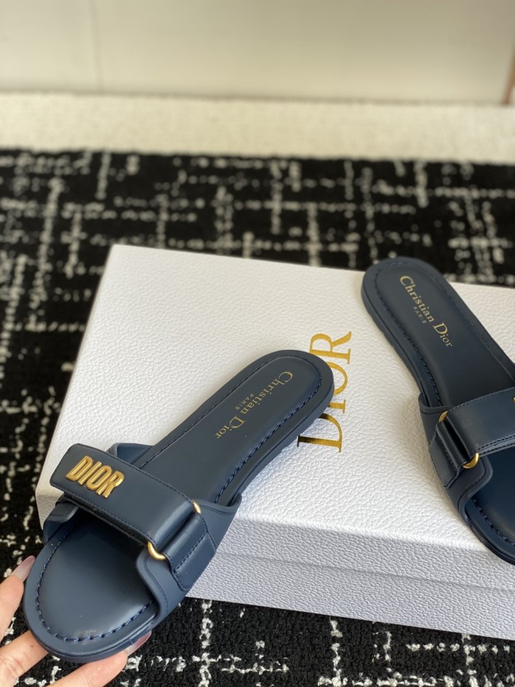 Шлепанцы женские фото 7