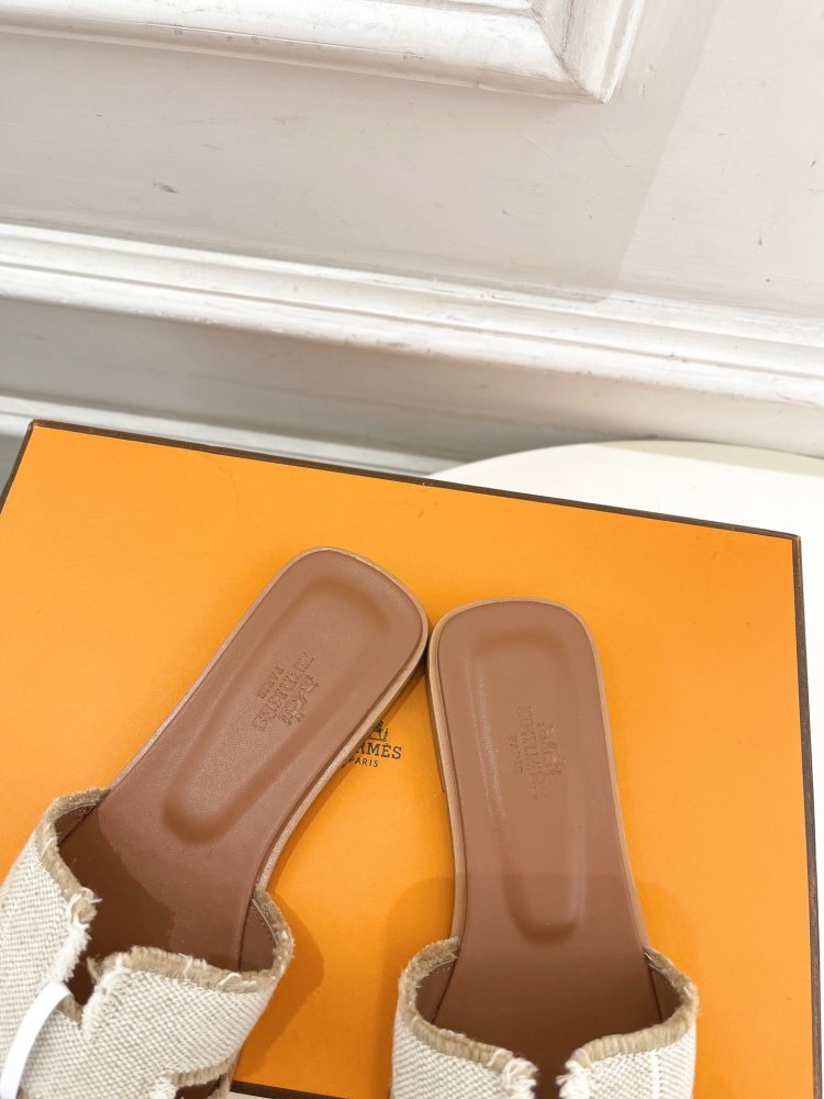 Шльопанці жіночі фото 7